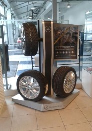 Multi-product beverage showcase