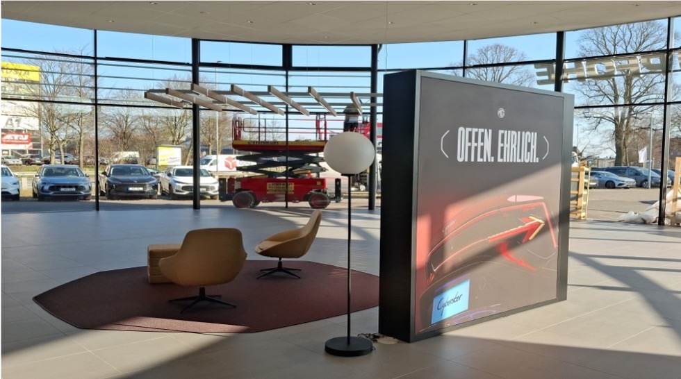 Vehicle display platform with LED accent lighting